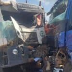 Motorista morre em colisão entre caminhões na Serra da Lua, em Cantá