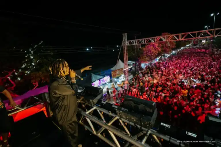 Terra Samba fecha o Carnaval de Boa Vista com sucessos que marcaram época