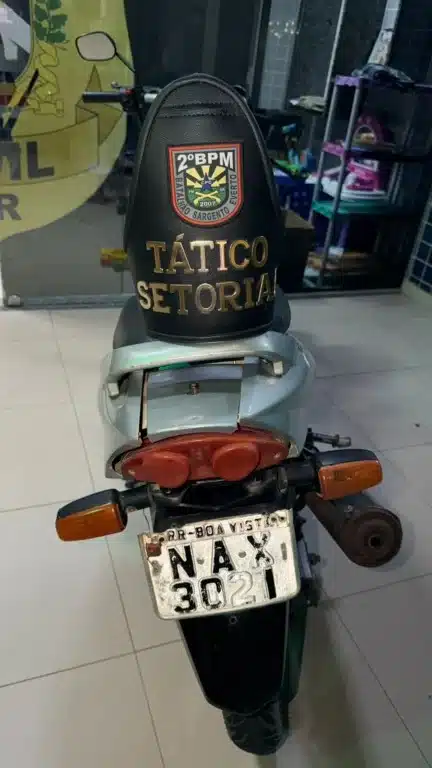 Motocicleta roubada é encontrada abandonada no bairro Senador Hélio Campos