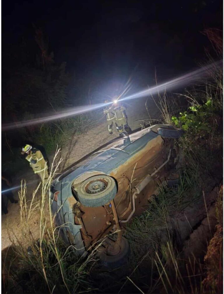 Carro com migrantes capota após fuga de bloqueio policial na BR-401, no Cantá