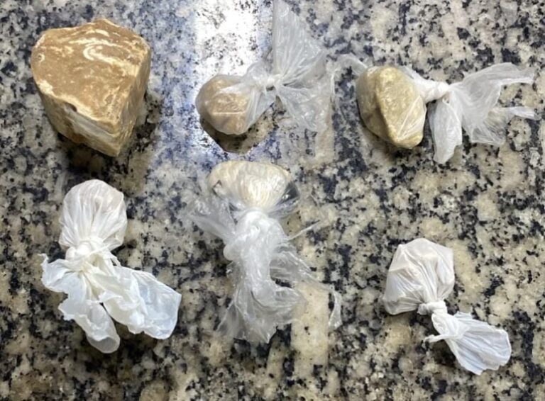 Dois jovens são presos por tráfico de drogas ao embarcarem em carro de aplicativo em Boa Vista