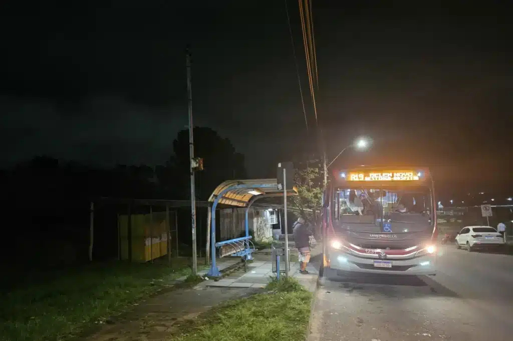 Medida aprovada na CCJ da Câmara prevê parada entre 20h e 5h, desde que o local seja considerado seguro e esteja no trajeto da linha (Foto Divulgação)