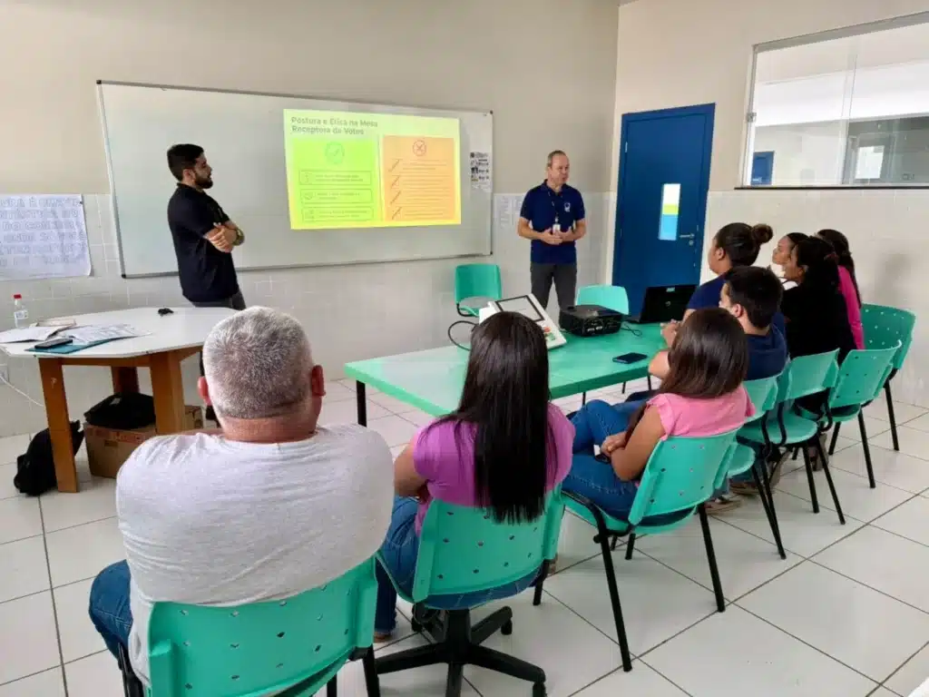 Ao todo, 6.076 mesários estarão aptos a trabalhar nas mesas receptoras de votos em Roraima durante as Eleições 2026 (Foto: TRE-RR)