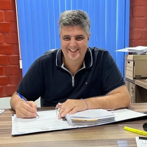 Prefeito de Bonfim Homologa Contrato de R$ 11,2 Milhões para Gestão de Combustíveis e Manutenção de Frota, Envolvido em Investigações de Fraude